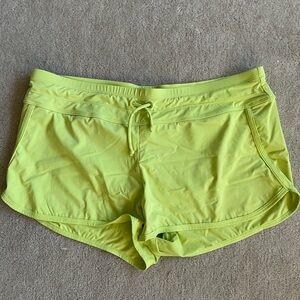 Athleta shorts women’s size l